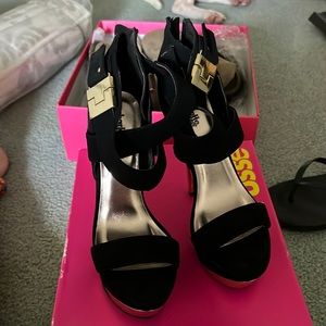 Black heels with gold details